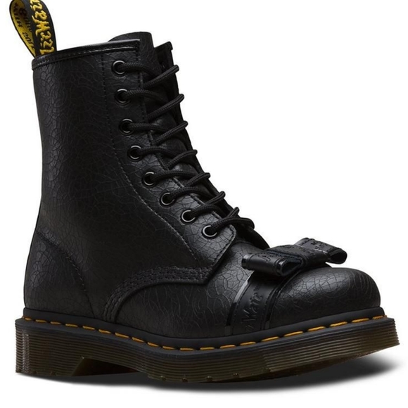 Dr. Martens 1460 Boot With Bows - Picture 3 of 3